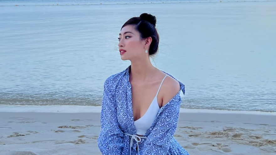 Hoa hậu Lương Thùy Linh khoe sắc vóc quyến rũ trên bãi biển