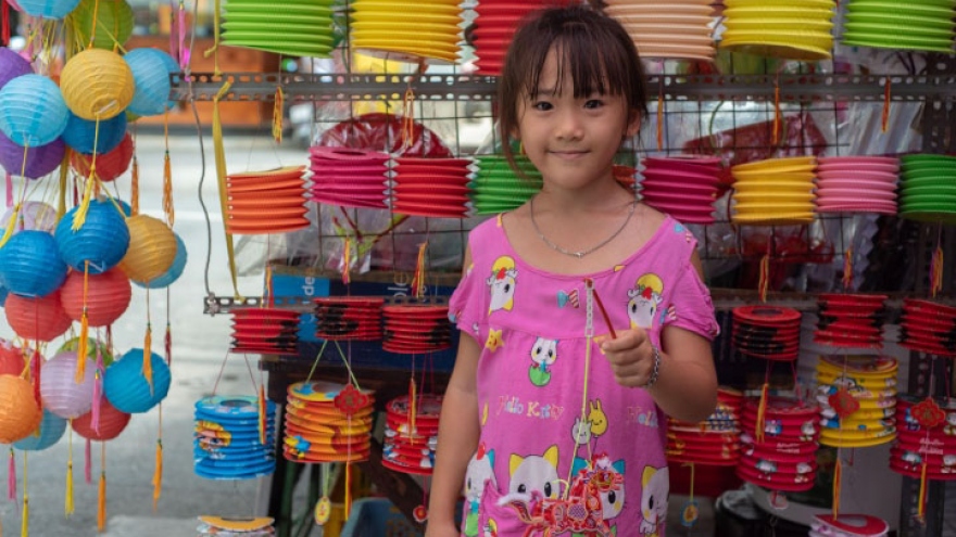 City lantern street warms up ahead of Mid-Autumn Festival