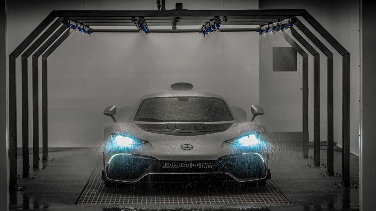 Mercedes-Benz sản xuất siêu xe AMG One như thế nào?