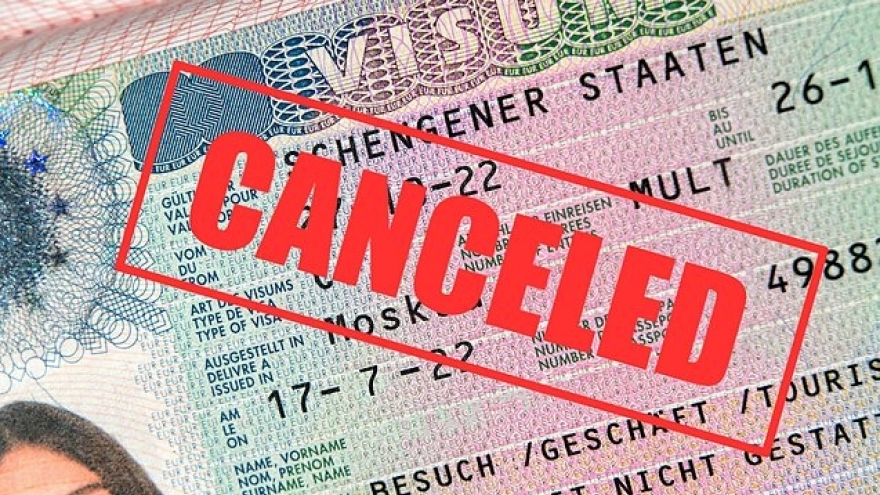 Litva và Estonia kêu gọi rút ngắn thời hạn thị thực Schengen của công dân Nga
