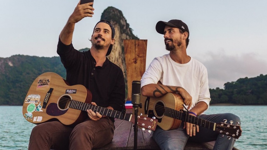 The Moffatts arrive for performances, tourism promotion in Vietnam