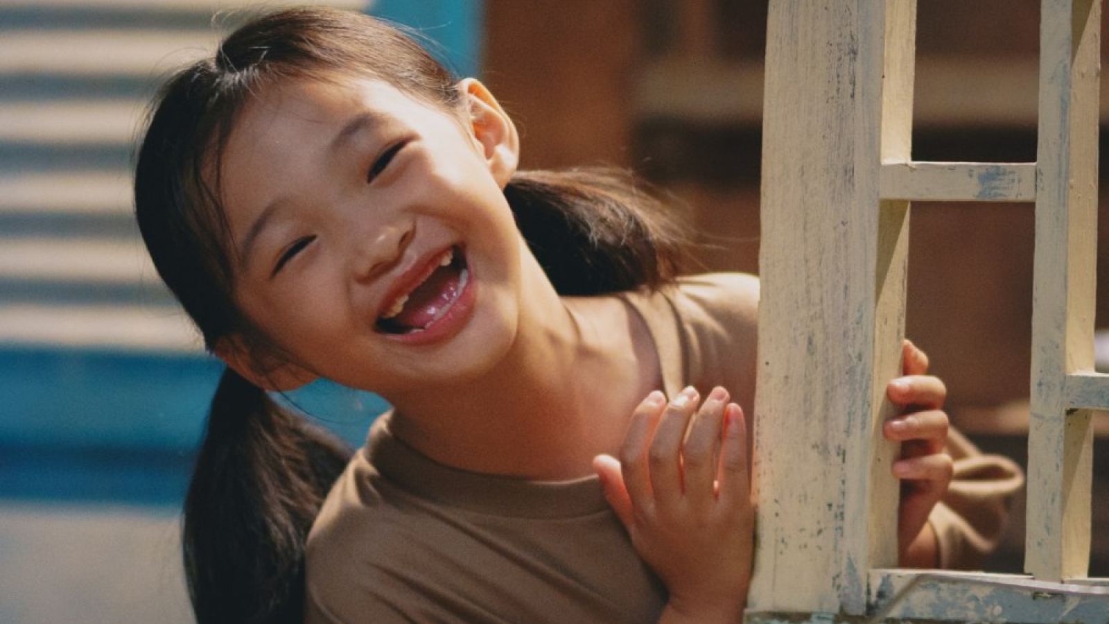 Sao nhí 8 tuổi lấy nước mắt khán giả trong "Dân chơi không sợ con rơi" là ai?