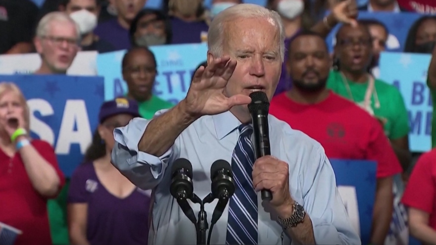 Người đàn ông cắt ngang bài phát biểu của Tổng thống Mỹ Biden