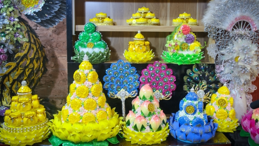Oan cakes prove popular during Vu Lan festival