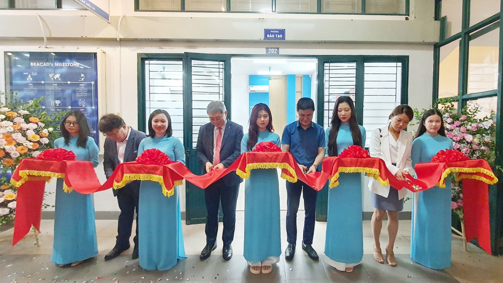 Khai trương Trung tâm Giáo dục số “Smart Edu Hub-Inno Space” tại BKACAD