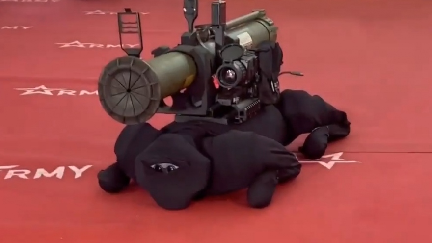Chó robot Nga mang rocket thao tác nhanh tựa ninja sát thủ