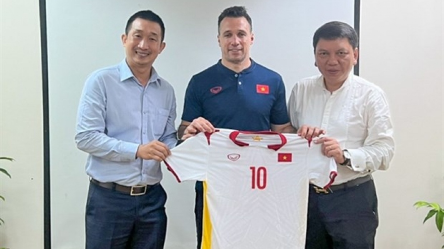 Coach Giustozzi Diego Raul aims to raise level of Vietnamese futsal