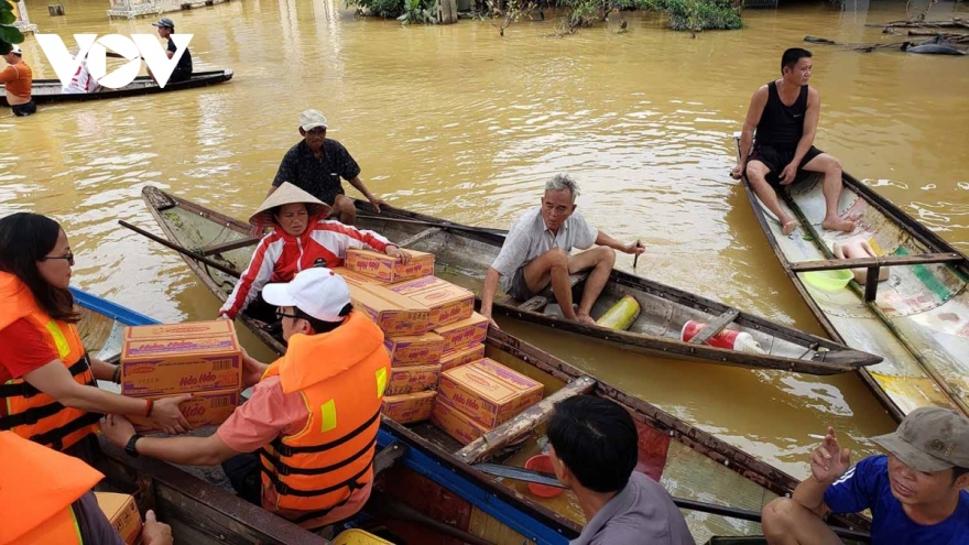 Kỷ luật 2 cán bộ huyện sai phạm liên quan tiền, hàng cứu trợ ở Quảng Trị