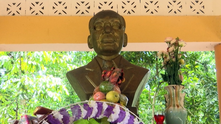 Đền thờ Chủ tịch Hội đồng Nhà nước Võ Chí Công nằm giữa khu rừng nguyên sinh