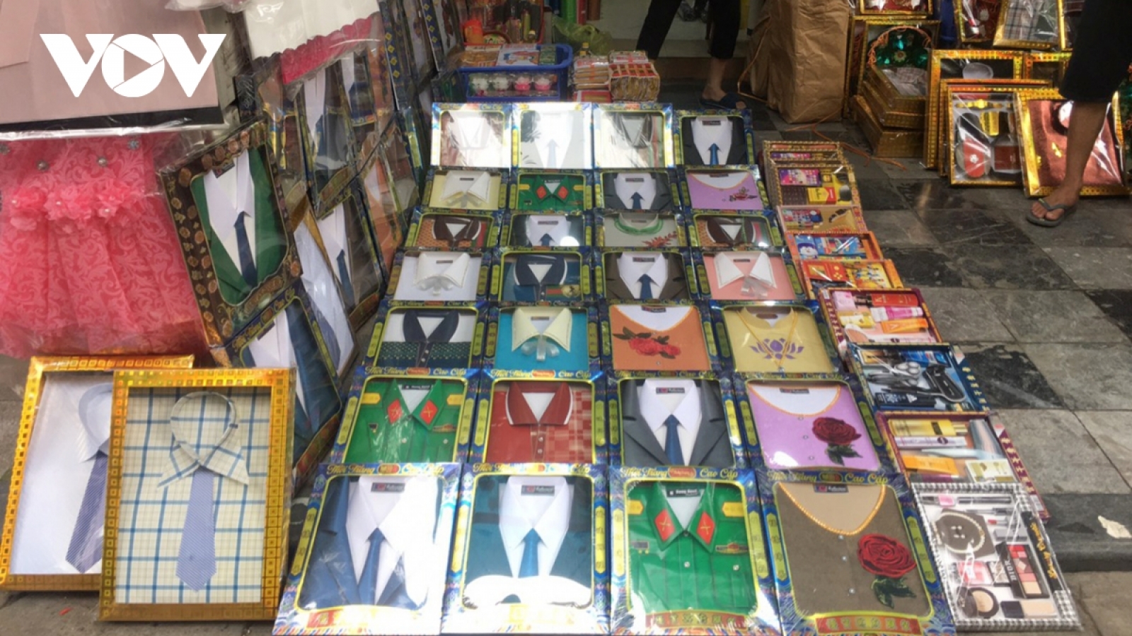 Hang Ma street bustling during ‘ghost month’