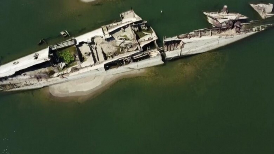 
        Hạn hán làm lộ ra hàng chục xác tàu chiến từ Thế chiến II trên sông Danube
                              