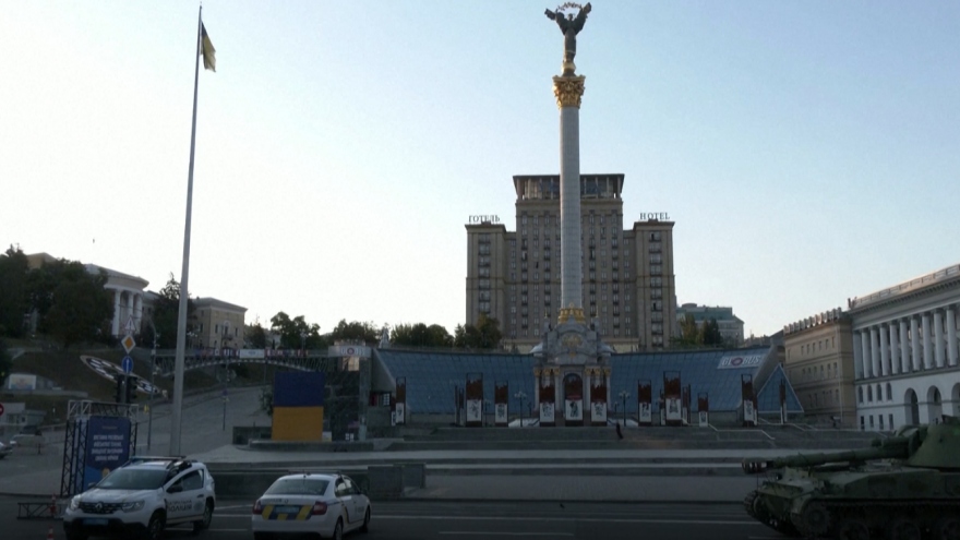 Còi báo động rền vang ở Kiev khi Ukraine kỷ niệm Ngày Độc lập