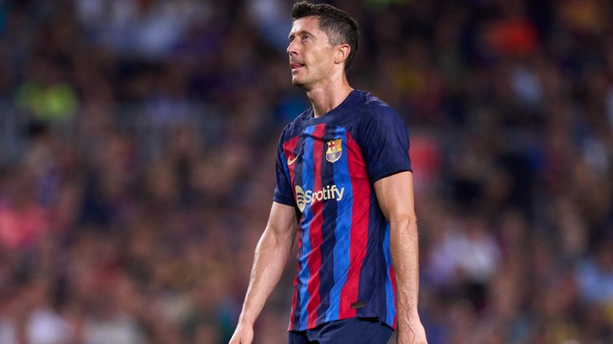 Lewandowski bị cướp khi giao lưu với người hâm mộ Barca