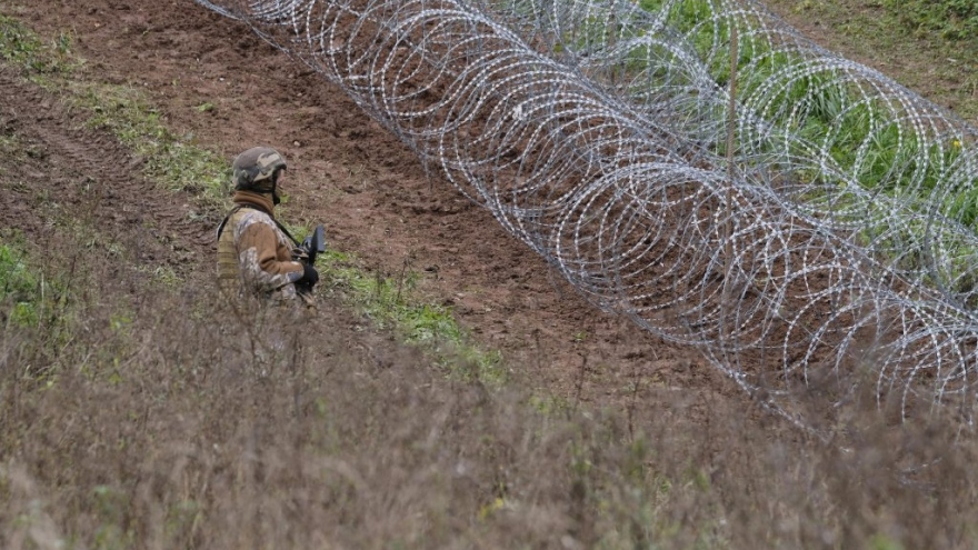 Latvia tiếp tục kéo dài tình trạng khẩn cấp ở biên giới với Belarus