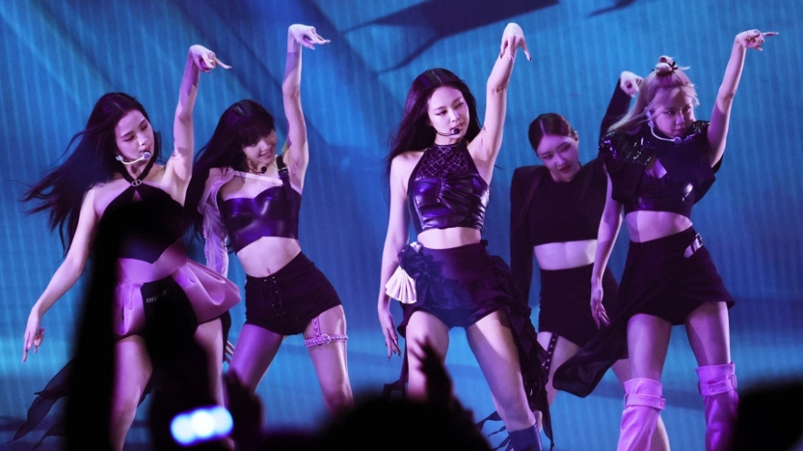 BLACKPINK "đốt cháy" sân khấu lễ trao giải MTV VMAs 2022 với "Pink Venom"