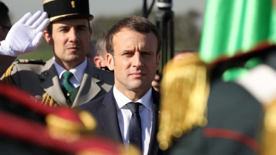 Tổng thống Pháp Macron thăm Algeria để hàn gắn quan hệ