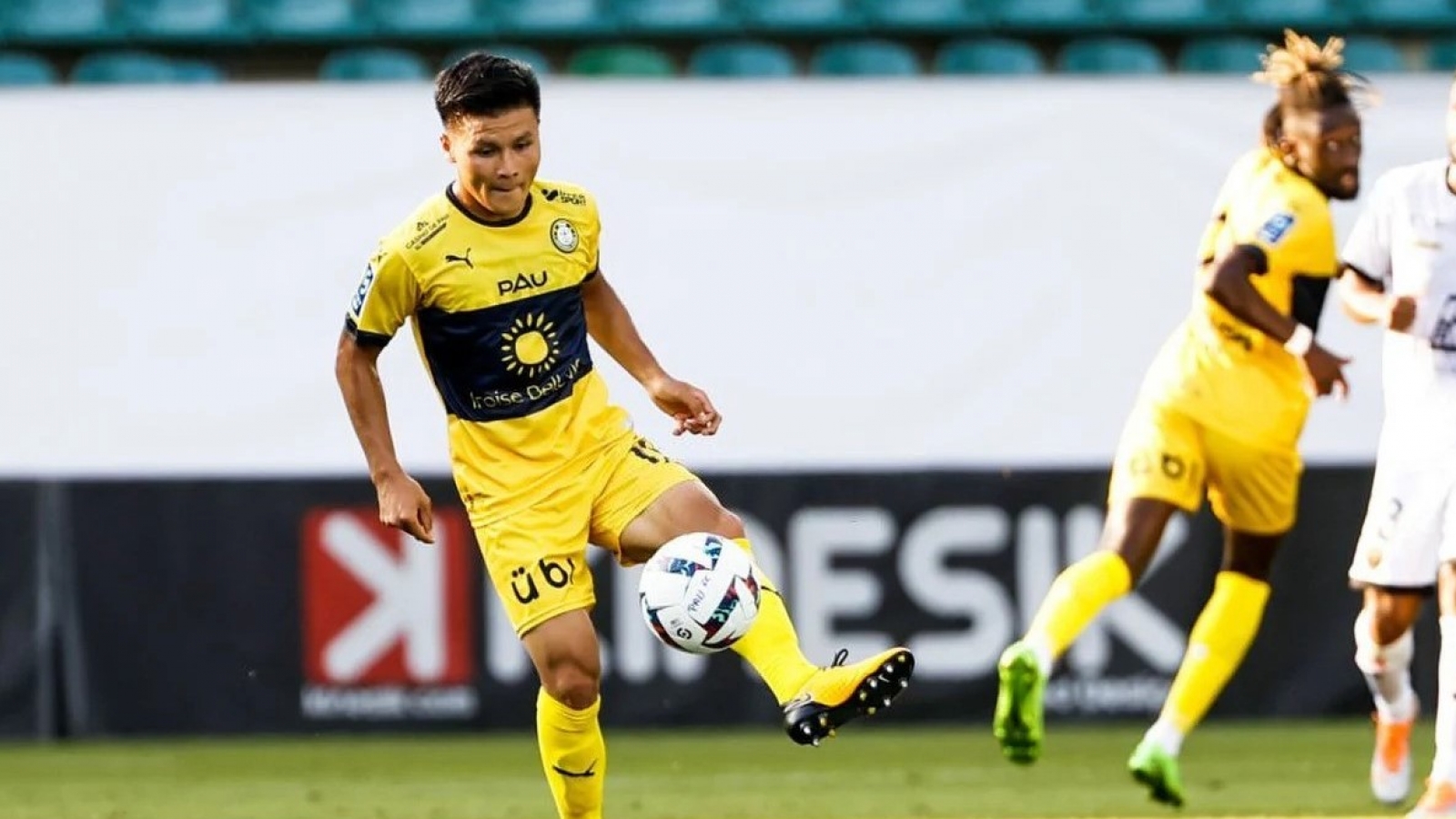 Quang Hải trở lại đội hình của Pau FC 