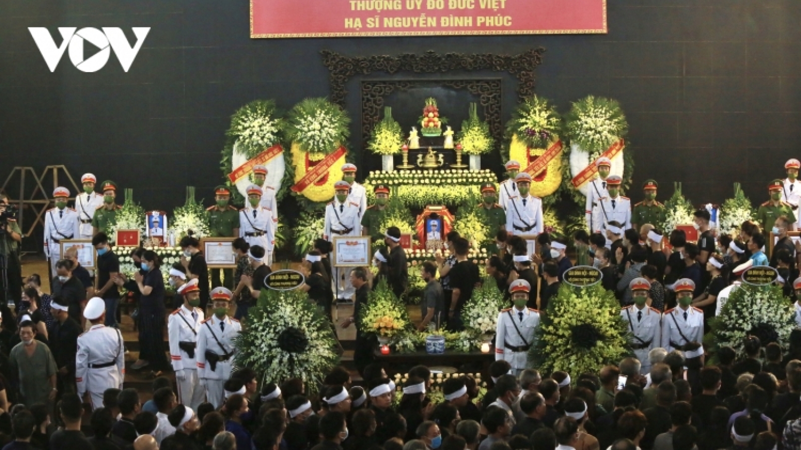 People pay last respects to three brave firefighters in Hanoi 