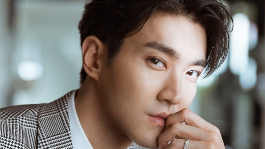 Siwon (Super Junior) tái mắc Covid-19, vắng mặt tại concert nhóm