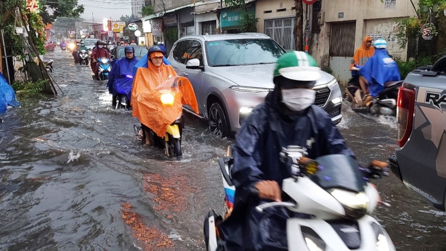 Ho Chi Minh City flooded after enduring half-hour deluge