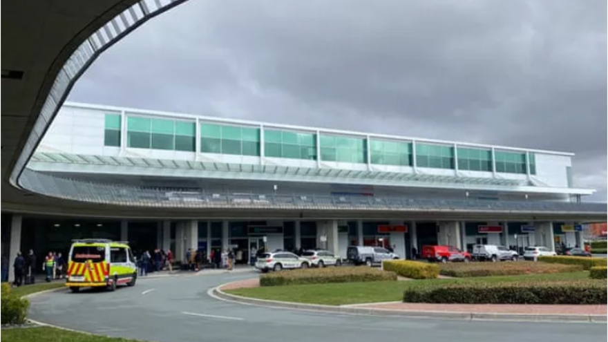 Bắt giữ kẻ xả 5 phát súng gây náo loạn sân bay ở Canberra, Australia