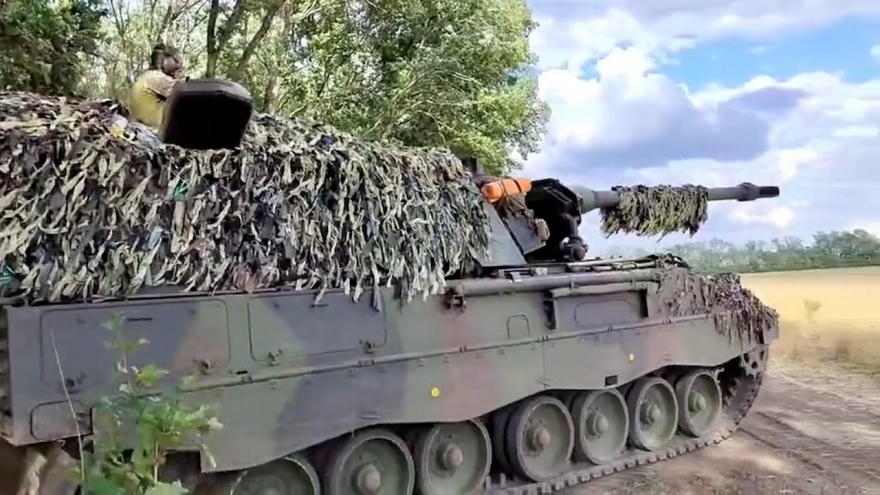 Cận cảnh quân đội Ukraine khai hỏa pháo tự hành PzH-2000 mạnh nhất của Đức