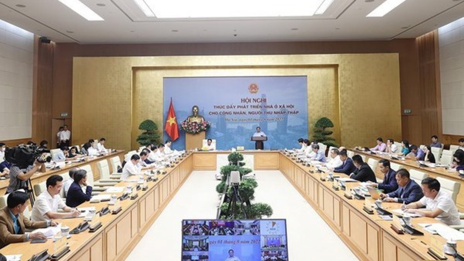 PM chairs conference on social housing development