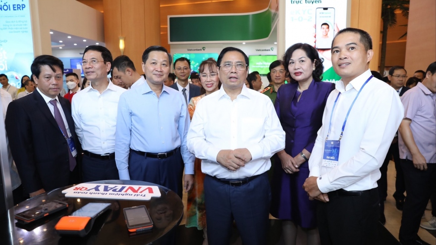 Thủ tướng Phạm Minh Chính tham quan và trải nghiệm thanh toán điện tử của VNPAY