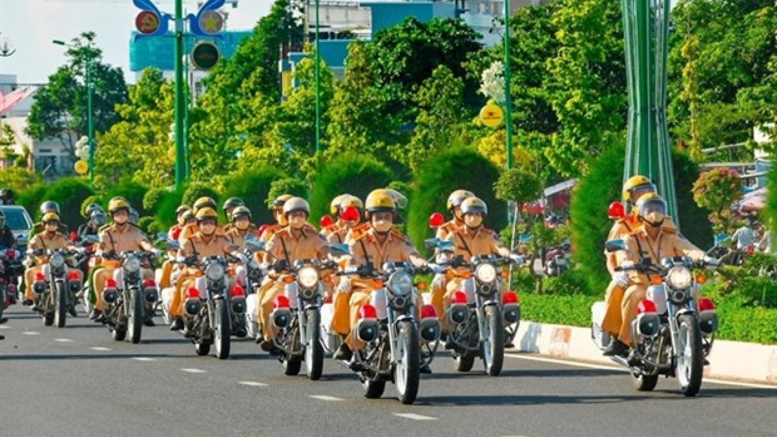 PM calls for enhanced traffic safety during National Day holidays
