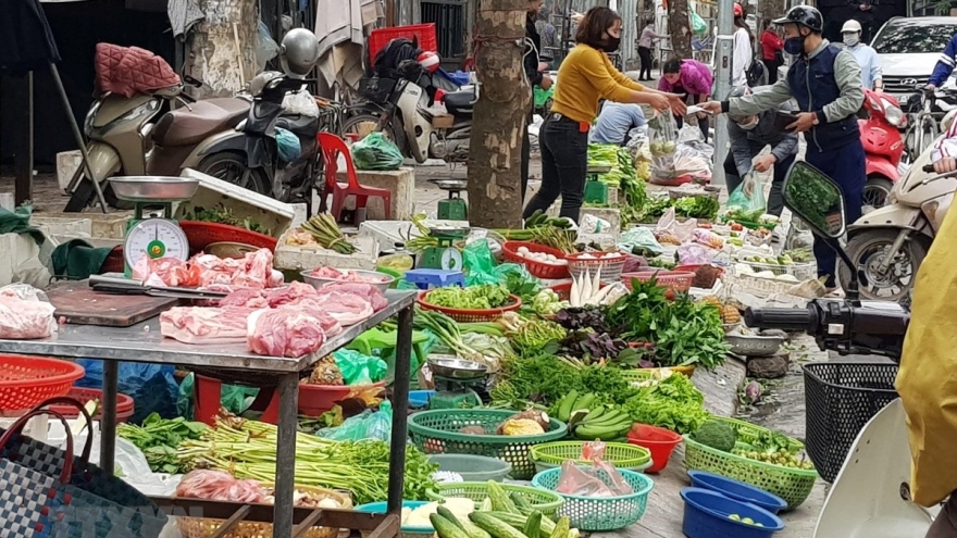 Giá xăng dầu giảm liên tiếp, hàng hóa, dịch vụ giảm giá "nhỏ giọt"