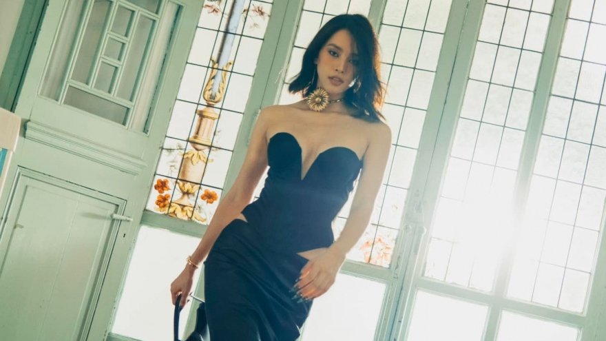 Hoa hậu Tiểu Vy diện áo cúp ngực, khoe đường cong quyến rũ trong loạt ảnh mới