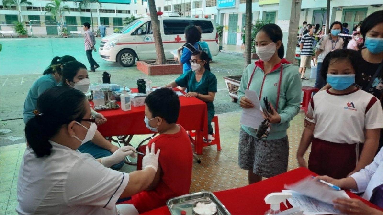 TP.HCM triển khai tiêm vaccine COVID-19 lưu động cho học sinh