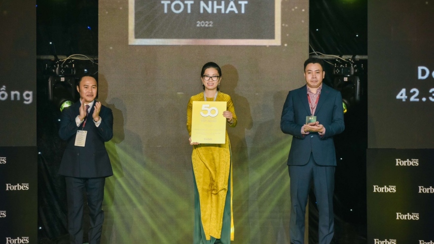 Vietcombank 10 lần liên tục được vinh danh Top 50 công ty niêm yết tốt nhất Việt