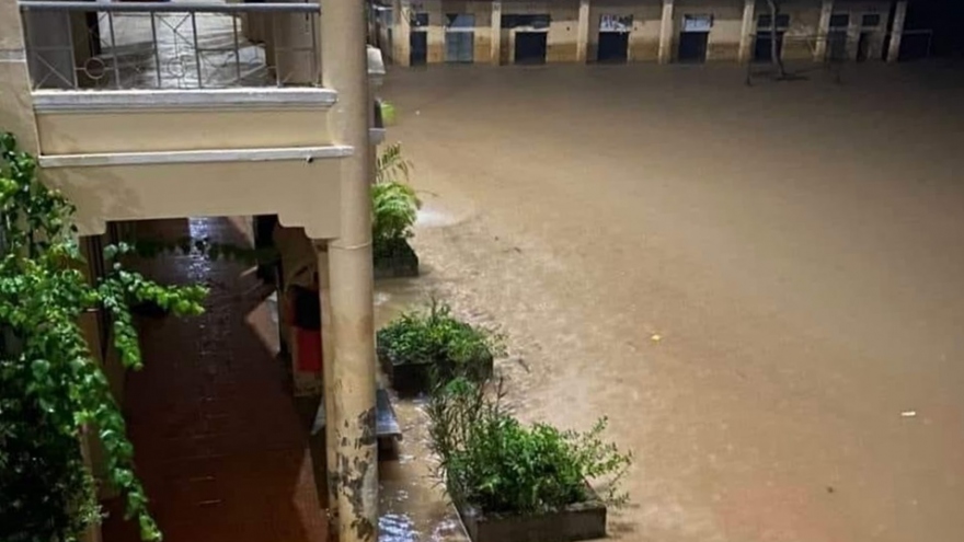 Trường học ở Sơn La tiếp tục ngập trong biển nước sau mưa lớn