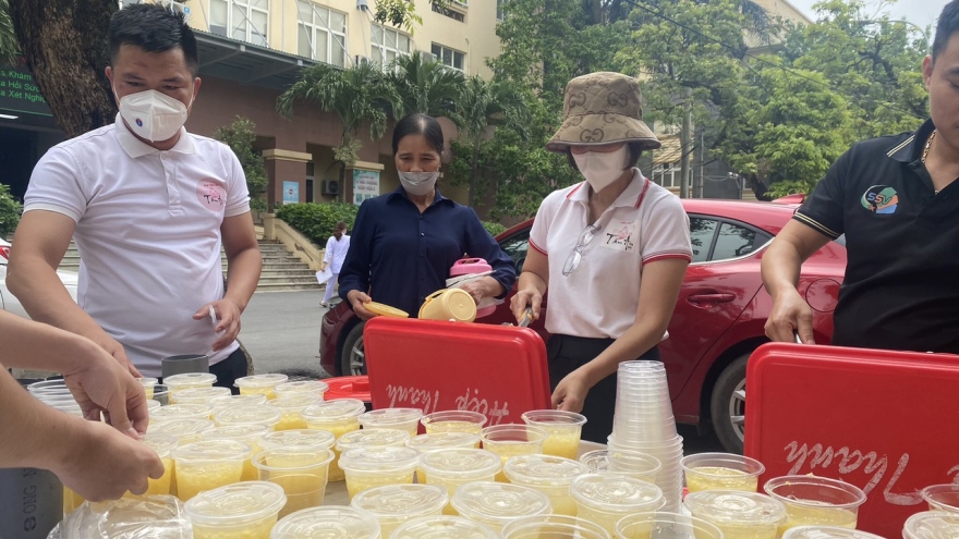 “Nồi cháo yêu thương” 20 năm đồng hành cùng bệnh nhân nghèo