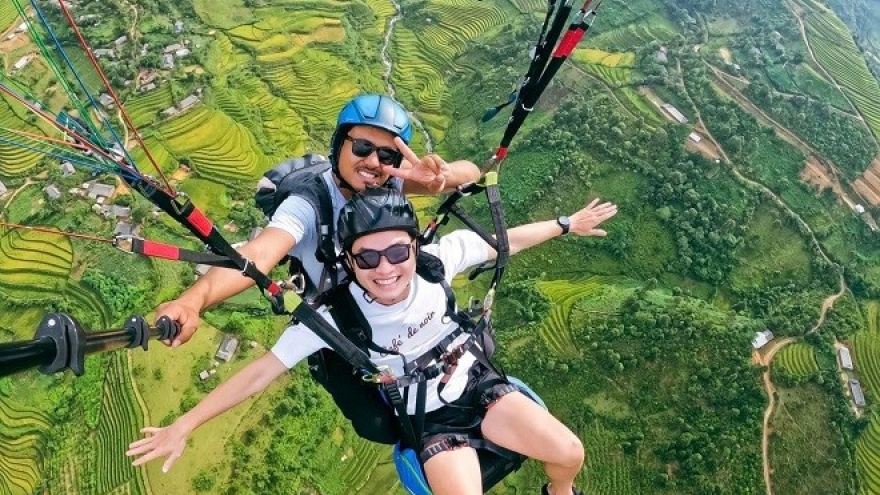 Paragliding festival kicks off in Mu Cang Chai