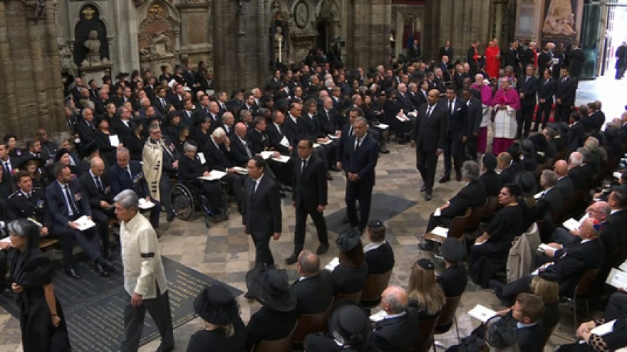 FM Bui Thanh Son attends Queen Elizabeth II’s funeral