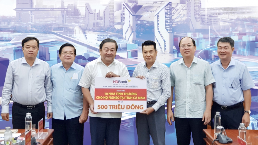 HDBank tiếp tục trao tặng 10 căn nhà tình thương cho tỉnh Cà Mau