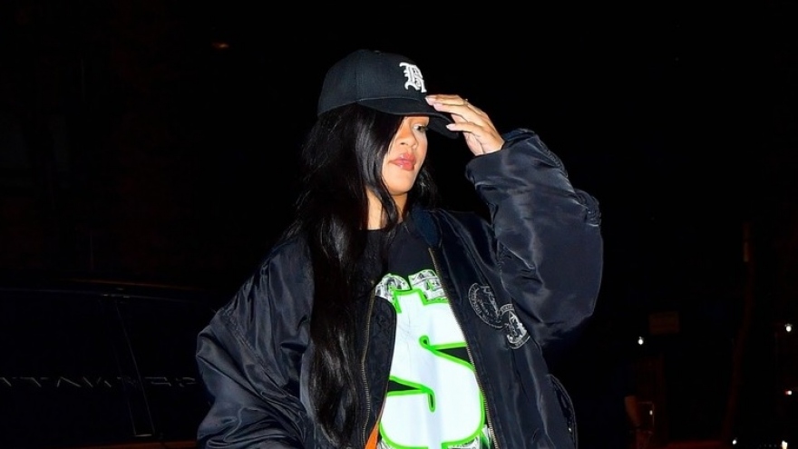 Rihanna được bạn trai rapper "hộ tống" đến phòng thu lúc tối muộn