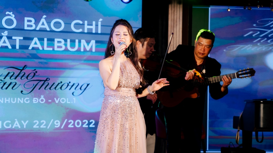 Ca sĩ Hồng Nhung bán được 1.600 album nhạc tiền chiến ngay khi vừa phát hành