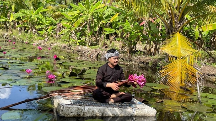 Khắc Trung Bolero: Hát đúng lời bài hát là cách tôn trọng tác giả