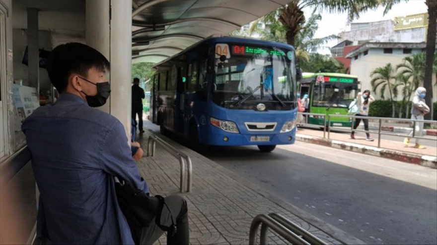 Xe buýt TPHCM ngày càng vắng khách, vì sao?