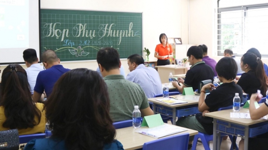 "Tôi sợ đi họp phụ huynh đầu năm, tiền đóng góp dài cả trang giấy"