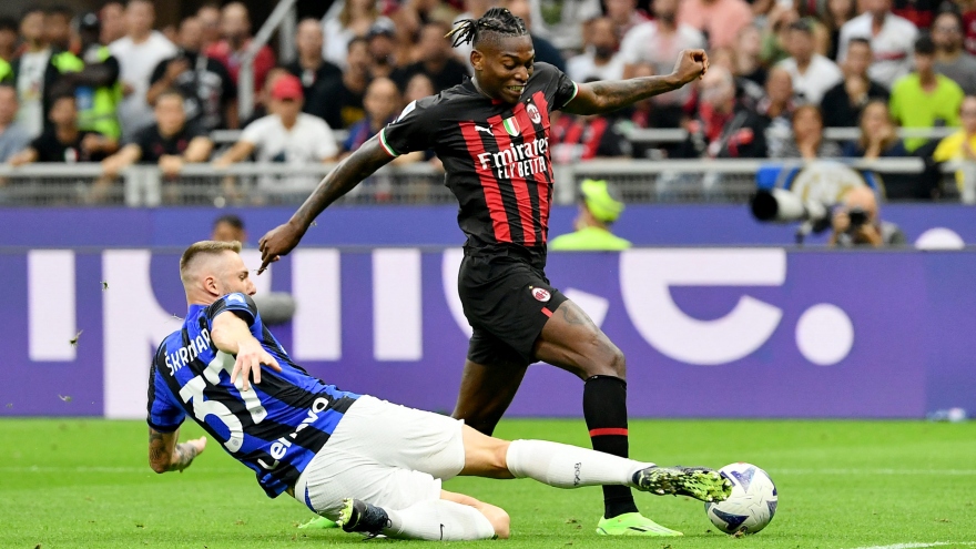 Kết quả Serie A: AC Milan thắng kịch tính Inter, Juventus suýt thua Fiorentina 