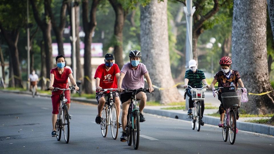 Làn đường riêng cho xe đạp ở Hà Nội: Chủ trương tiến bộ nhưng phải có lộ trình