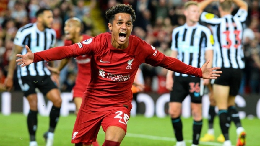 Liverpool thắng ngược Newcastle ở giây bù giờ cuối cùng