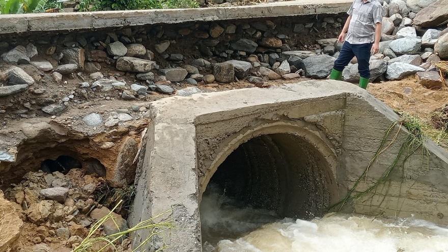 Hơn 100 nhà dân ở Yên Bái bị ngập, tốc mái do mưa lũ