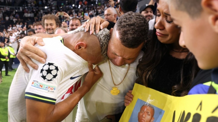 Richarlison bật khóc sau màn ra mắt như mơ tại Champions League 