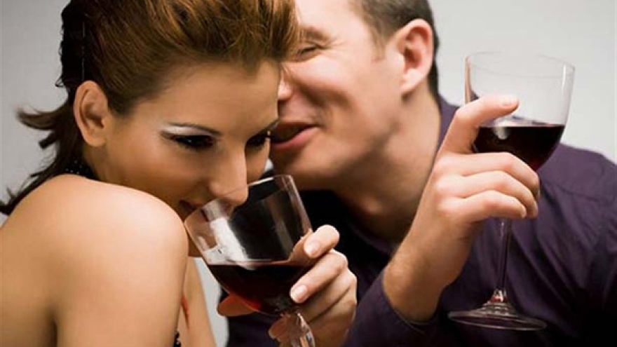 Rượu có giúp “chuyện ấy” thăng hoa?
