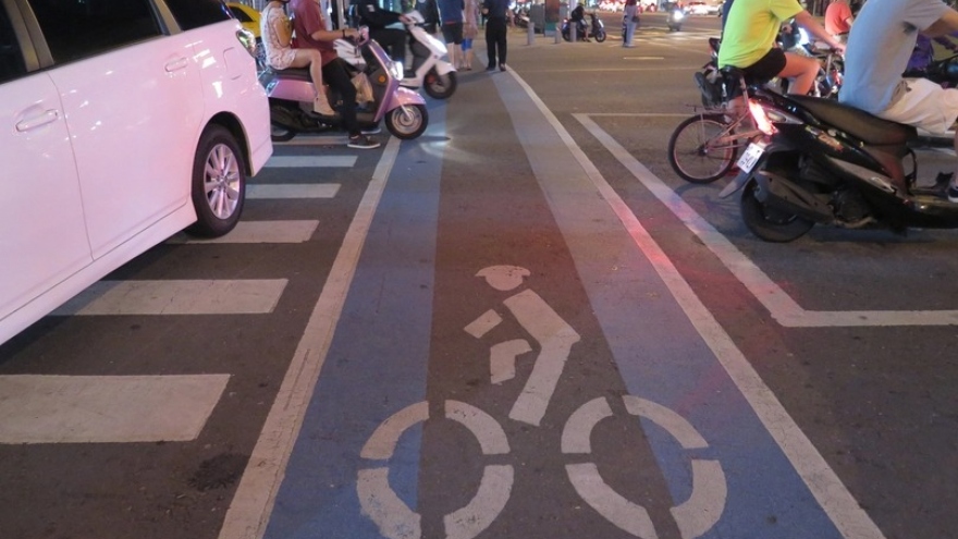 Làn riêng cho xe đạp: Phép thử cho quyết tâm của Hà Nội